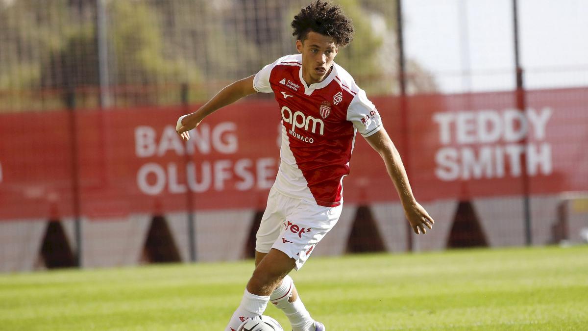 Monako: Maghnes Akliouche's opening goal against PSG