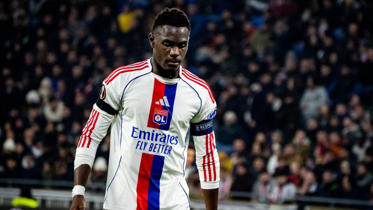 OL: Musa Niakhate pliva u noćnoj mori