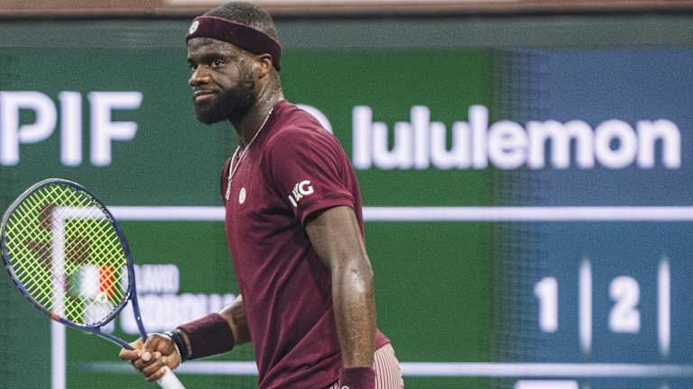 Lululemon brendiranje se može naći svuda u Indian Velsu.