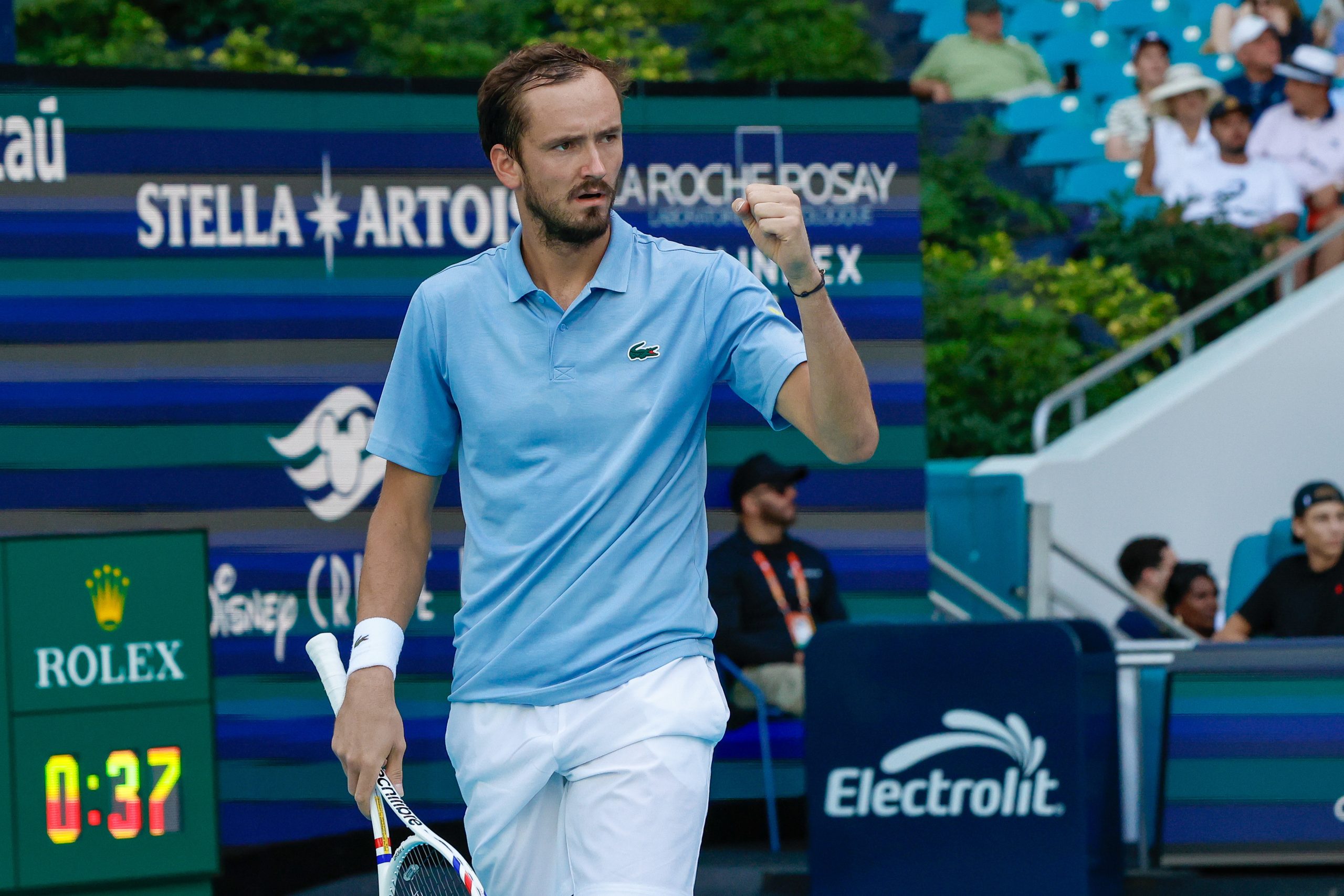 Prilagođavajući se iznenađujuće sporim uslovima u Majamiju, Daniil Medvedev je rešio Rei Sakamoto