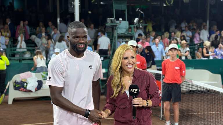 Tiafoe i Henli kreću prema kameri za njihov najnoviji razgovor. 