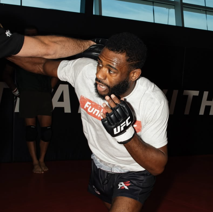 Aljamain Sterling se obavezao na UFC