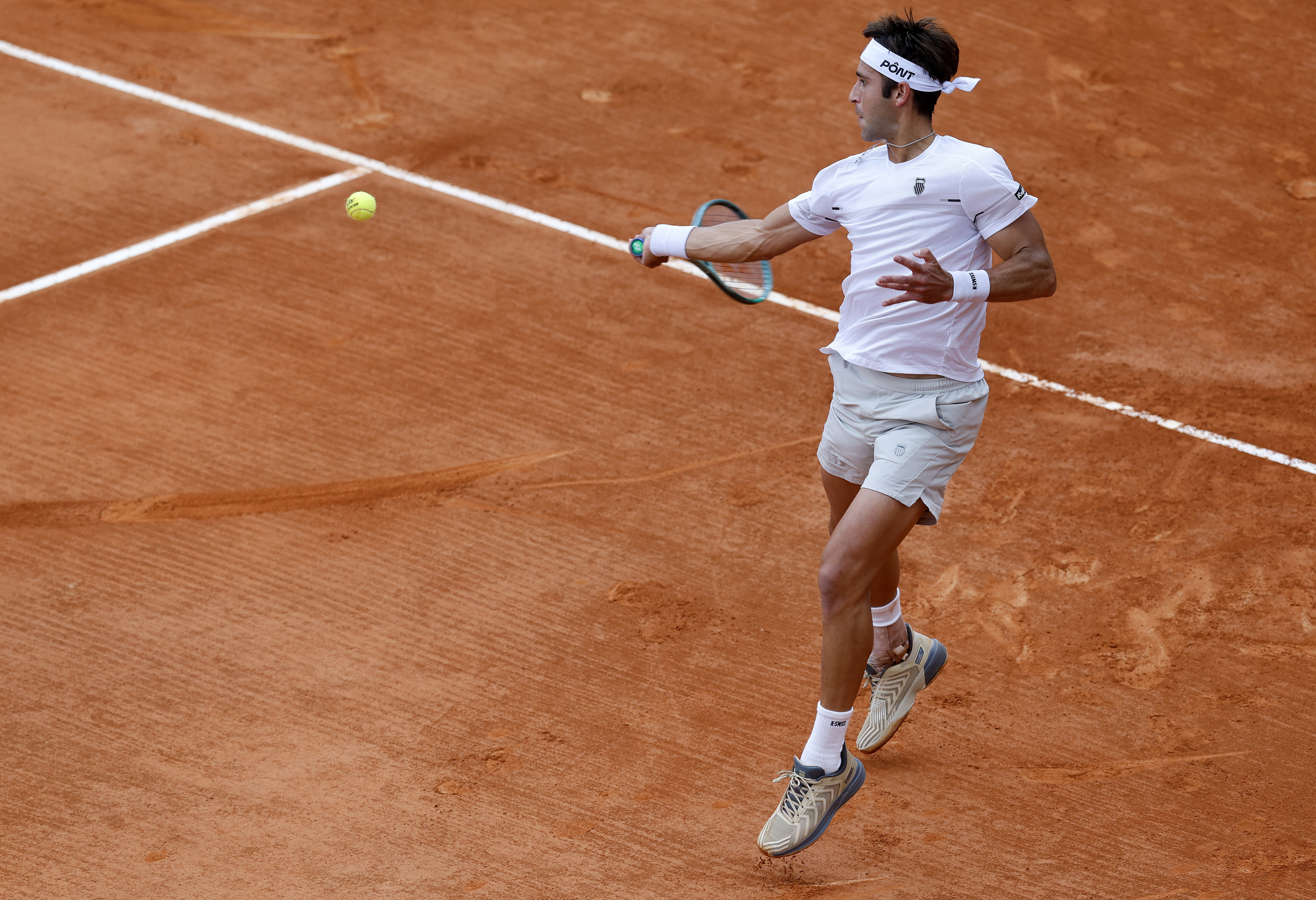 Etcheverri pogađa sa desne strane.