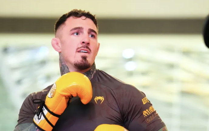 Aspinall objavljuje prvi snimak treninga od operacija oka