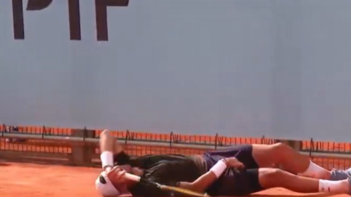 Atmane se grči na pesku od grčeva ... ali pobeđuje Humberta