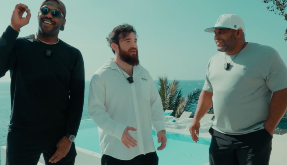 Džon Džons izdaje još jedan izazov Danijelu Kormieru – "Svi u ovoj sobi znaju ko je čovek"