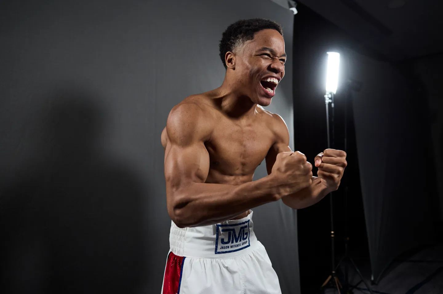 Flojd Šofild cilja na VBA pojas nakon neaktivnosti tenka Dejvisa