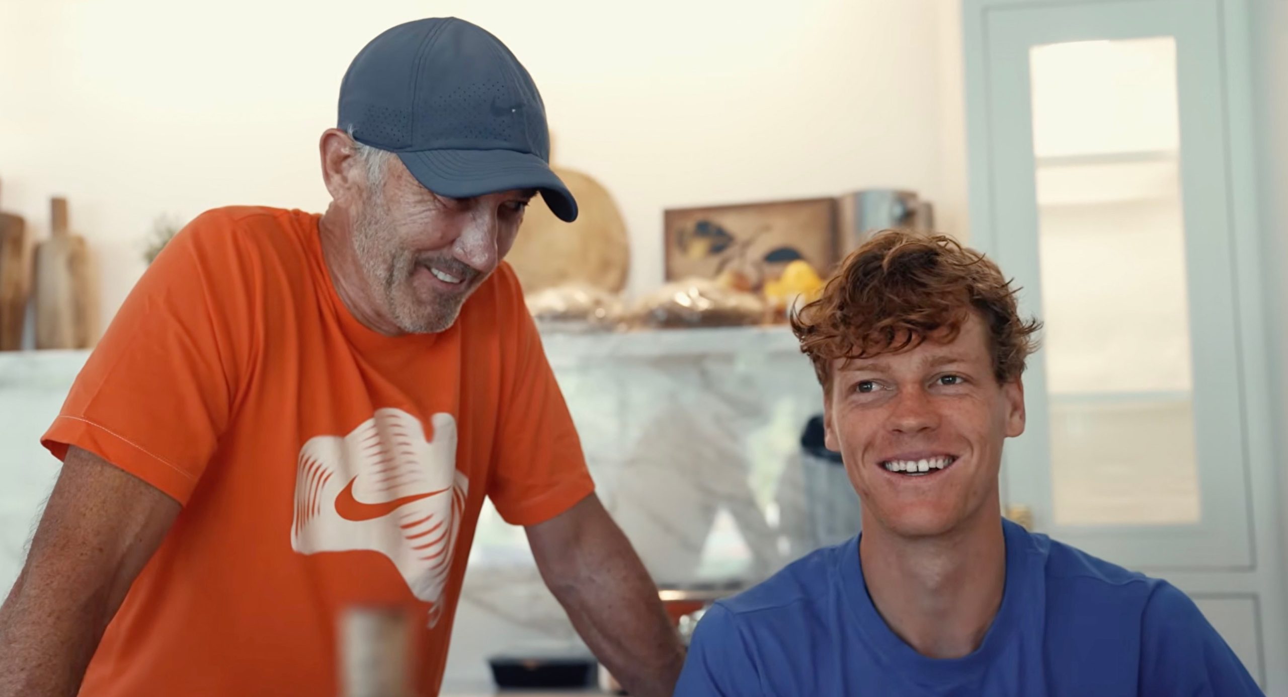 "Jannik Sinner Unfiltered" pokreće sa Darrenom Cahillom koji je učenik otkrio tri neuspela testa za motociklističku dozvolu