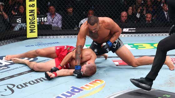 Karlos Ulberg zarađuje 205 funti titulu nad Jiri Prochazka na UFC 327