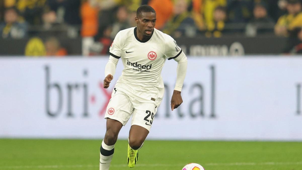 OM: Niels Nkounkou's big tackle under Vahi publikacije