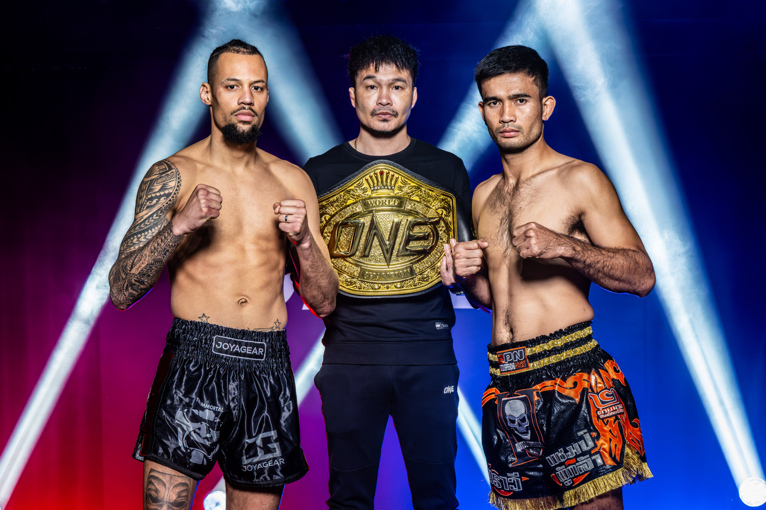 Regian Eersel faces off with Rungrawee Sitsongpeenong ahead of The Inner Circle