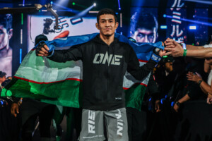 Avazbek Kholmirzaev Yuya Wakamatsu ONE SAMURAI Pridružio se