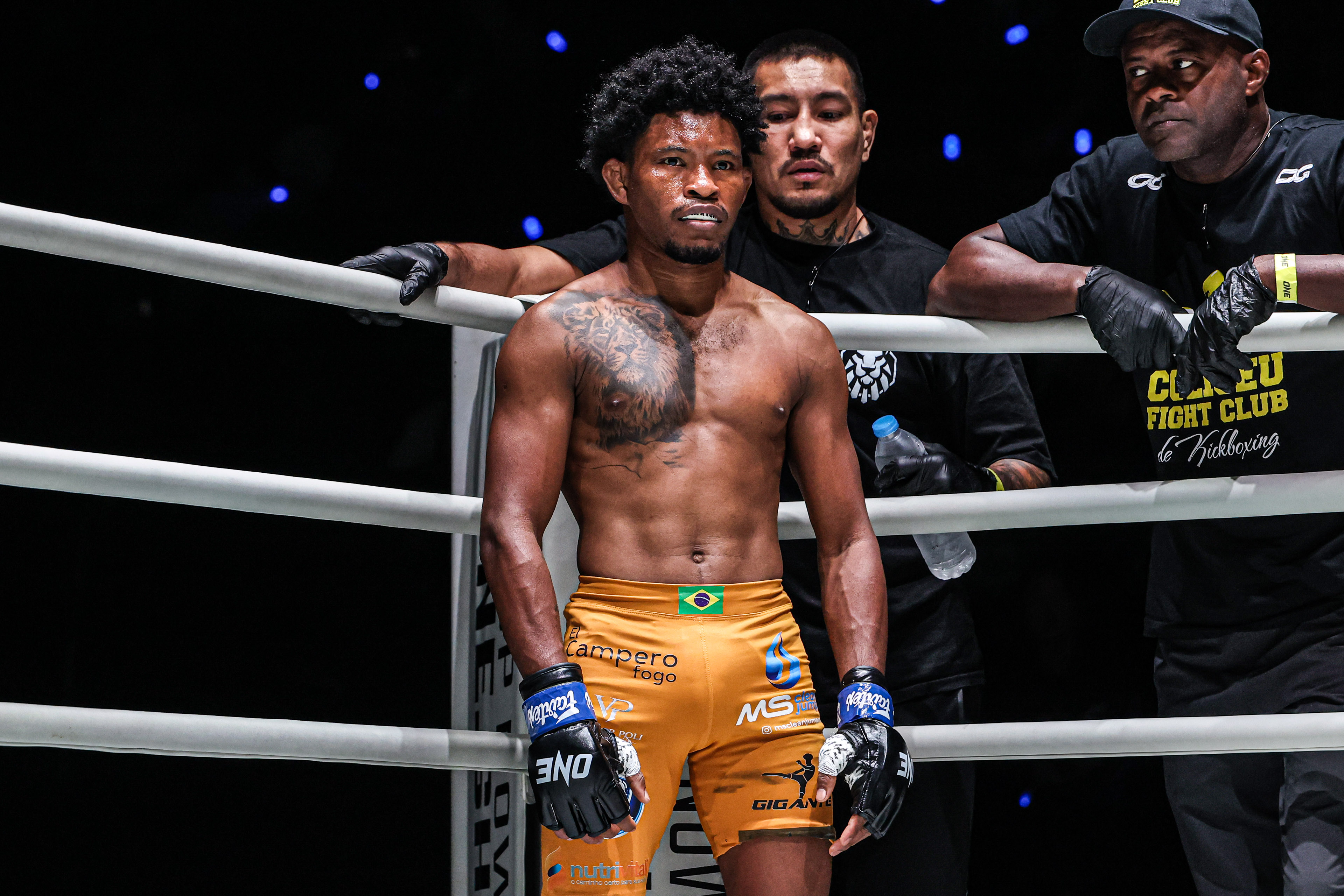 Fabio Henrikue Iosuke Saruta ONE Fight Night 43 3.jpg