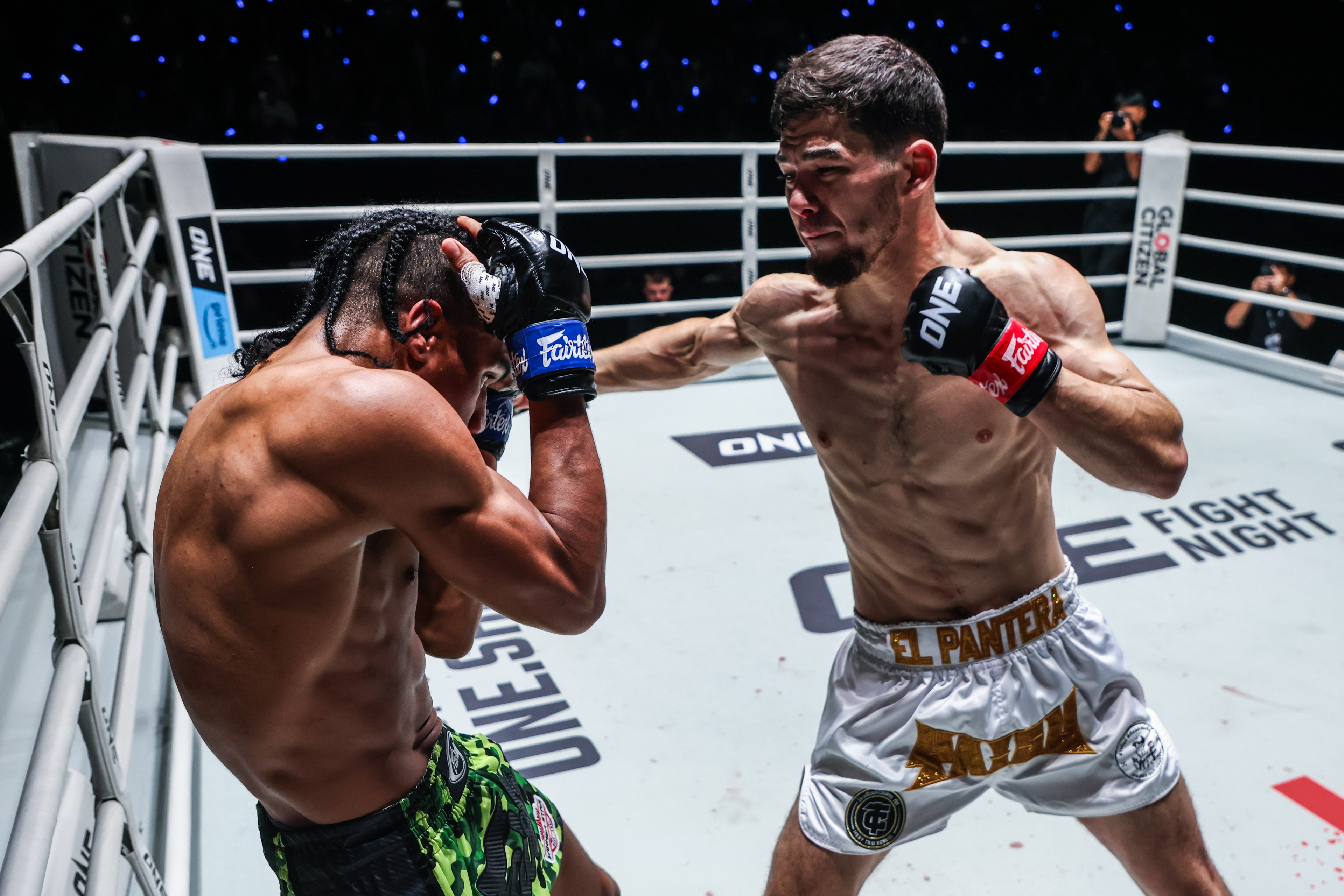 Aslamjon Ortikov Jordan Estupinan ONE Fight Night 43 5.jpg
