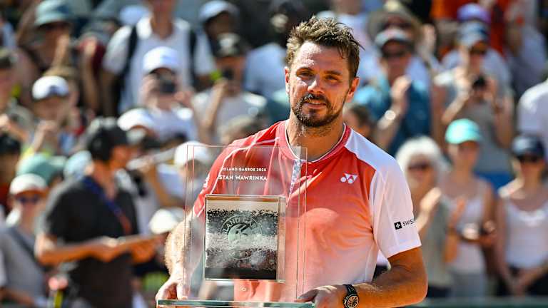 Vavrinka je uručio komemorativni poklon od strane Gilles Moretton, predsednik Francuskog teniskog saveza, i direktor turnira Amelie Mauresmo.