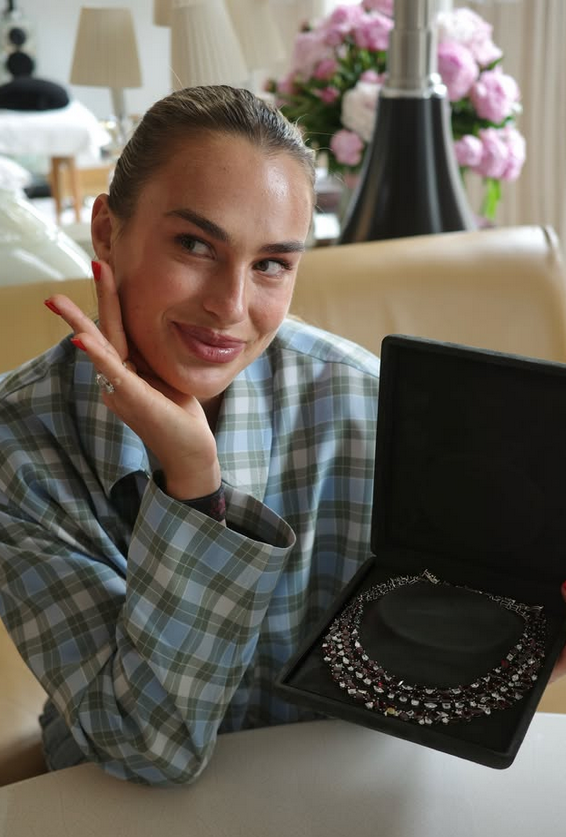Sabalenka negira da je "licemer" zbog igranja sa draguljima vrednim 87.000 evra: "Dve stvari su zbunjene"