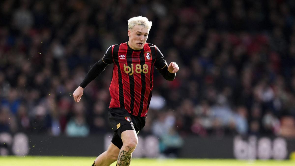 Bournemouth odbacuje Aleksa Jimeneza nakon razmene poruka sa 15-godišnjom devojkom
