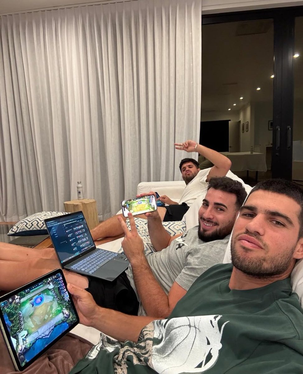 Karlos Alkaraz, igra TFT sa prijateljima tokom odmora