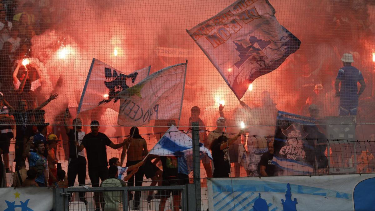 OM: nekoliko navijača prisutnih na dolasku igrača