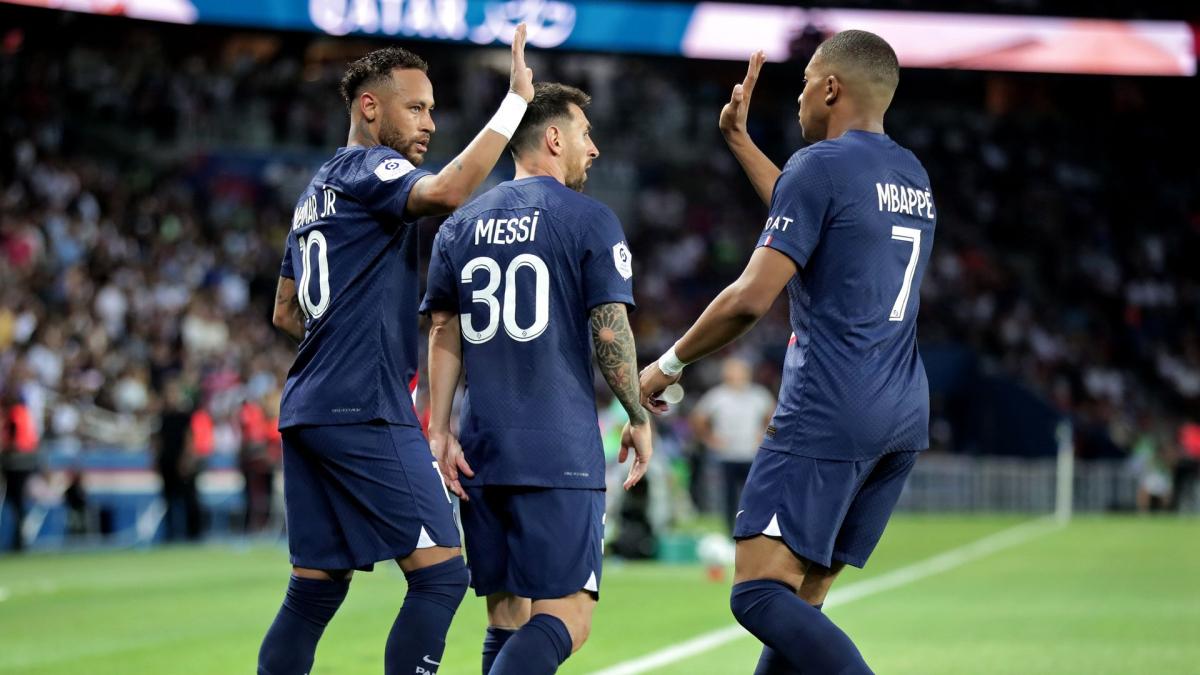 PSG: Junior Dina-Ebimbe priča priču o ludilu Mbappea, Messija, Nejmara