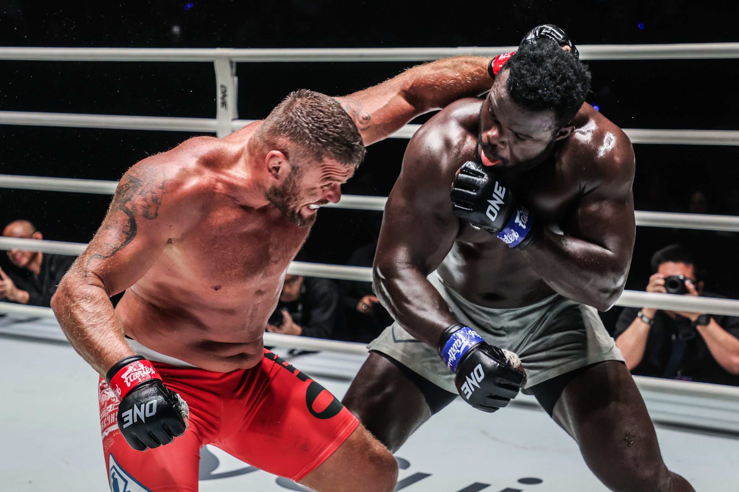 Heavyweight MMA fighters Anatoly Malykhin and Reug Reug Oumar Kane trade blows