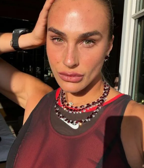 Sabalenka, sa draguljima koje je premijerno izvela na Rolan Garosu.
