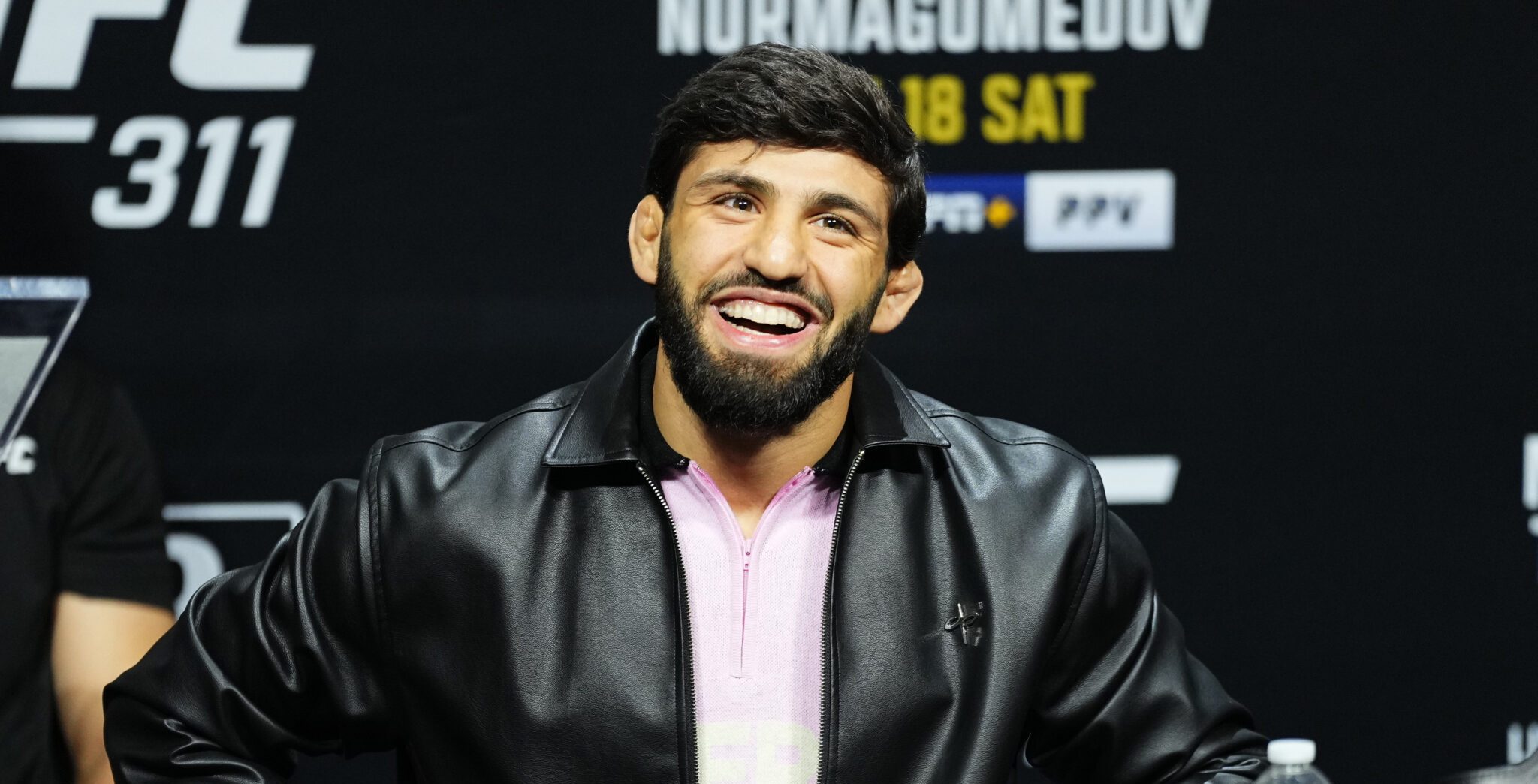 Tsarukian bi mogao da bude naslov UFC-ovog najvećeg događaja godine