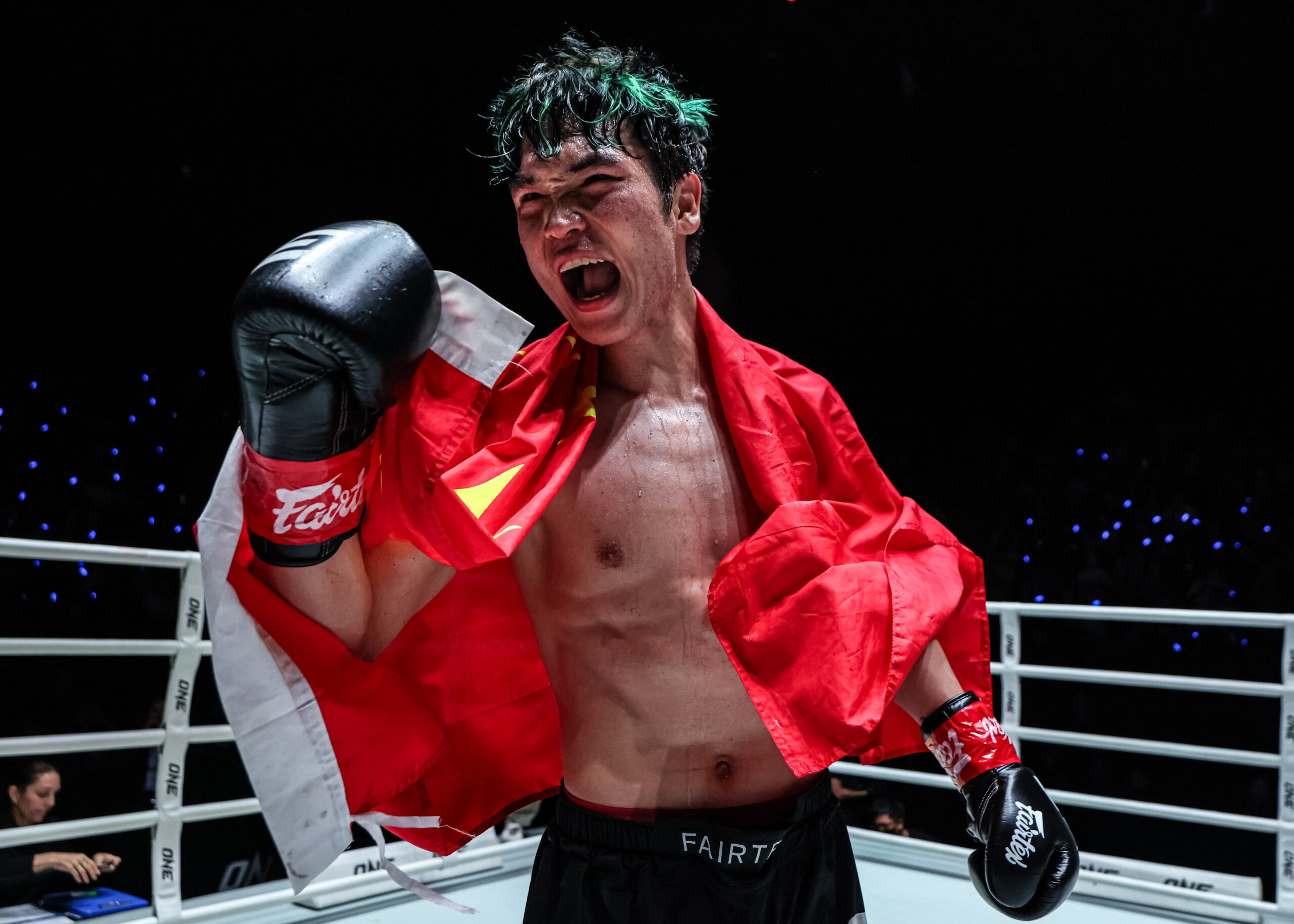 Liu Mengyang celebrates his victory over Gabriel Pereira at The Inner Circle on May 22