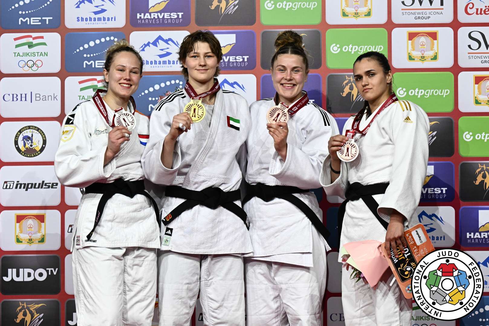 srećna lica na podijumu U78kg u Dušanbeu