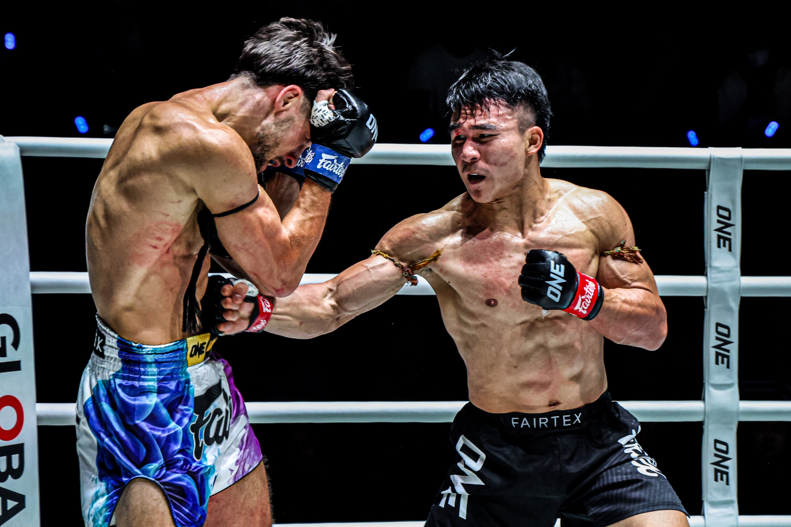 Worapon Lukjaoporongtom punches Tom Casse at ONE Friday Fights 153