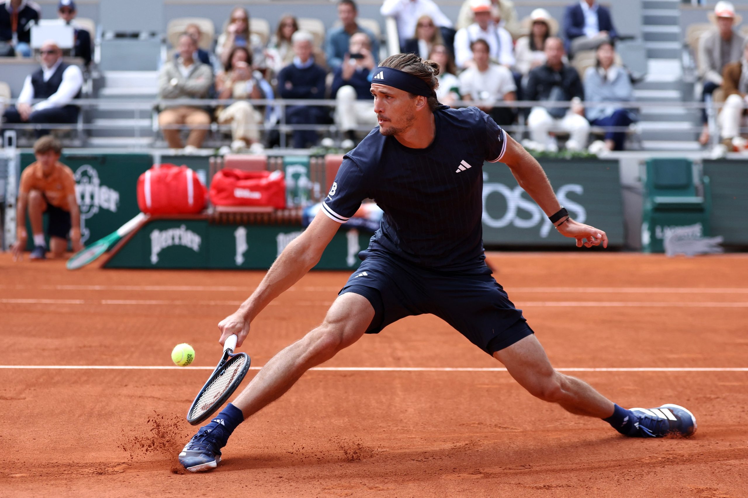 Aleksandar Zverev pobeda daleko od nedostižne velike titule na Rolan Garosu nakon zaustavljanja Jakub Mensik