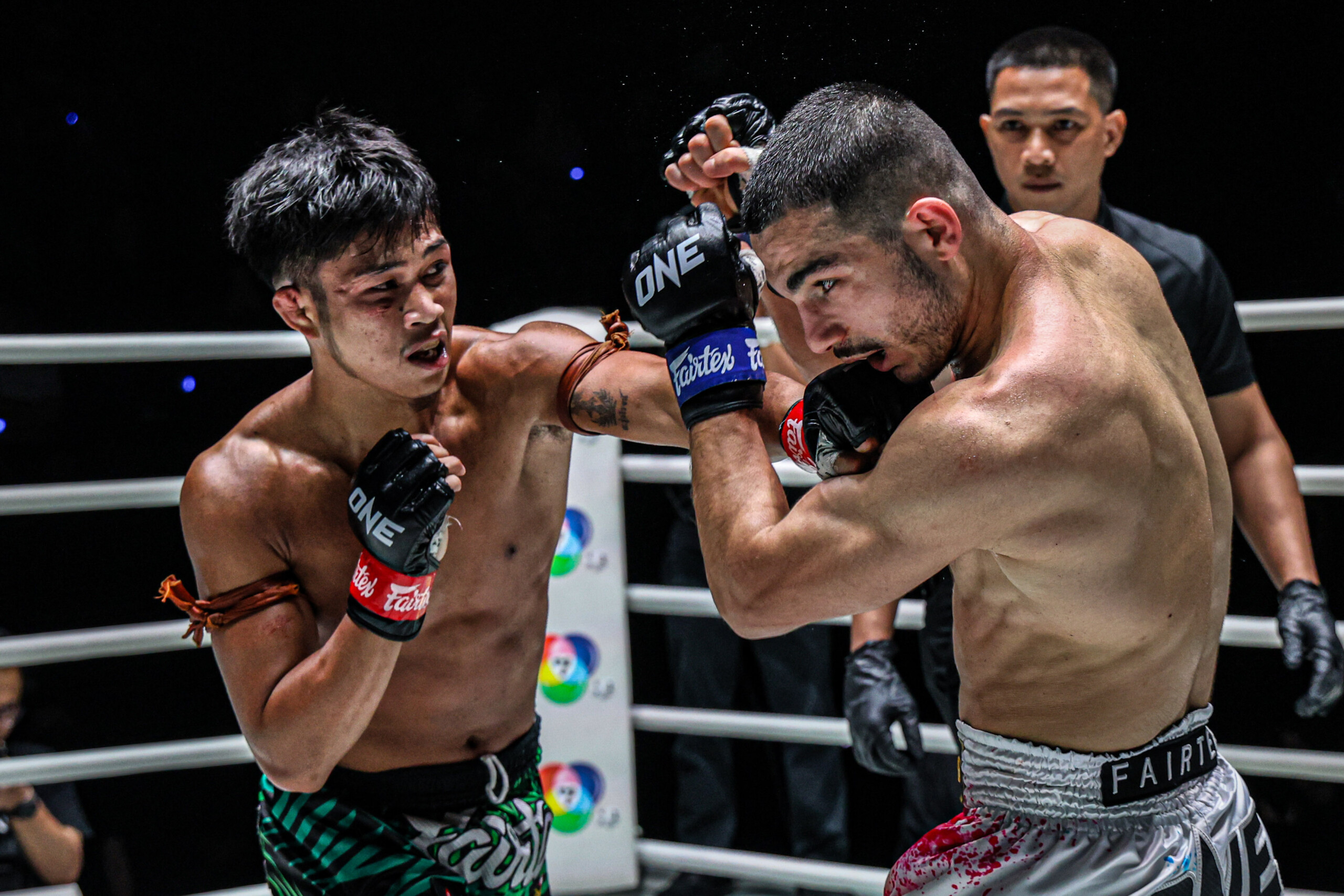 Muay Thai fighter Kongchai Chanaidonmueang punches Mehrdad Khanzadeh in the ring