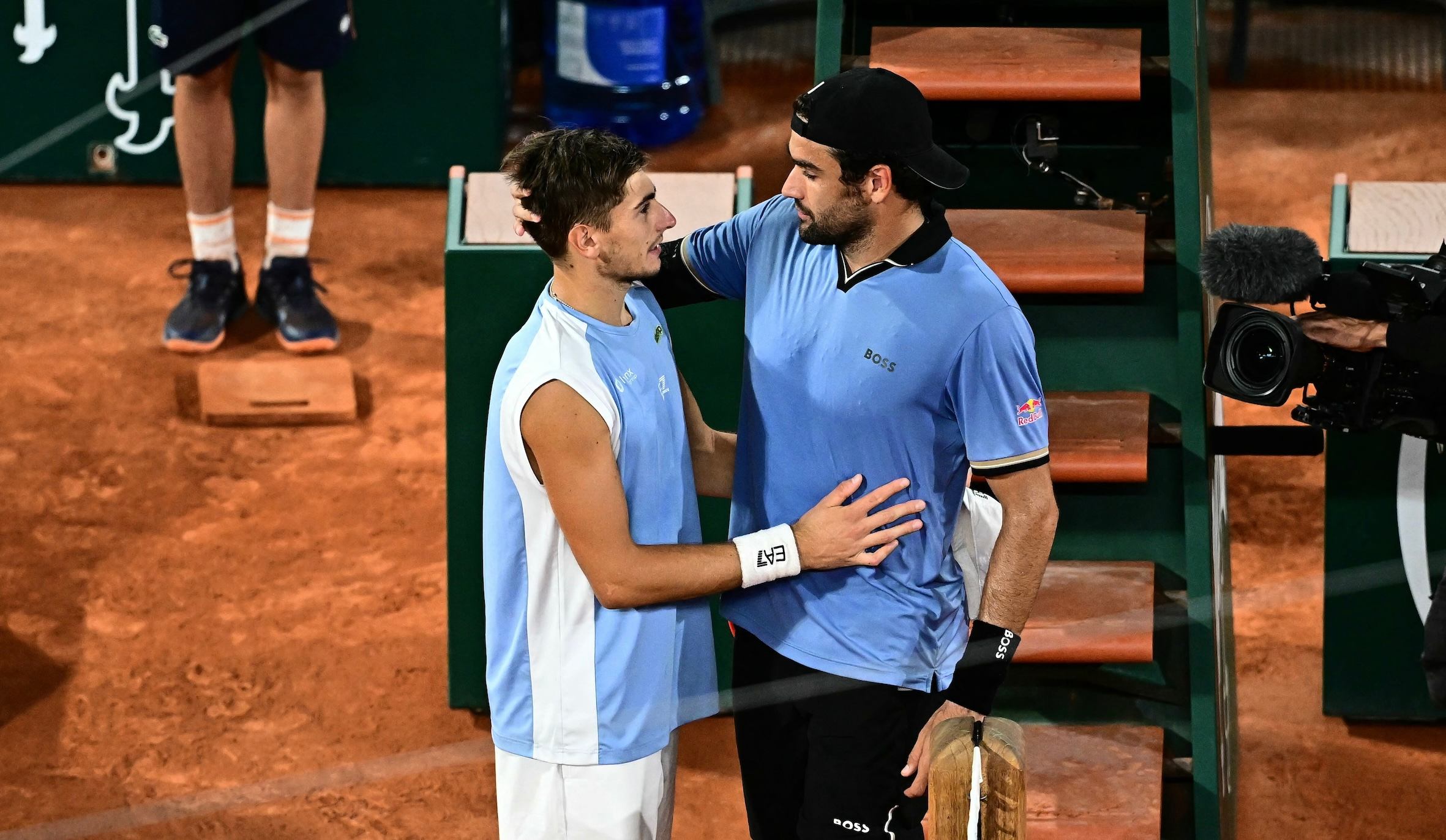 Mateo Arnaldi napreduje u polufinale Rolan Garosa nakon što se Mateo Beretini povukao zbog povrede