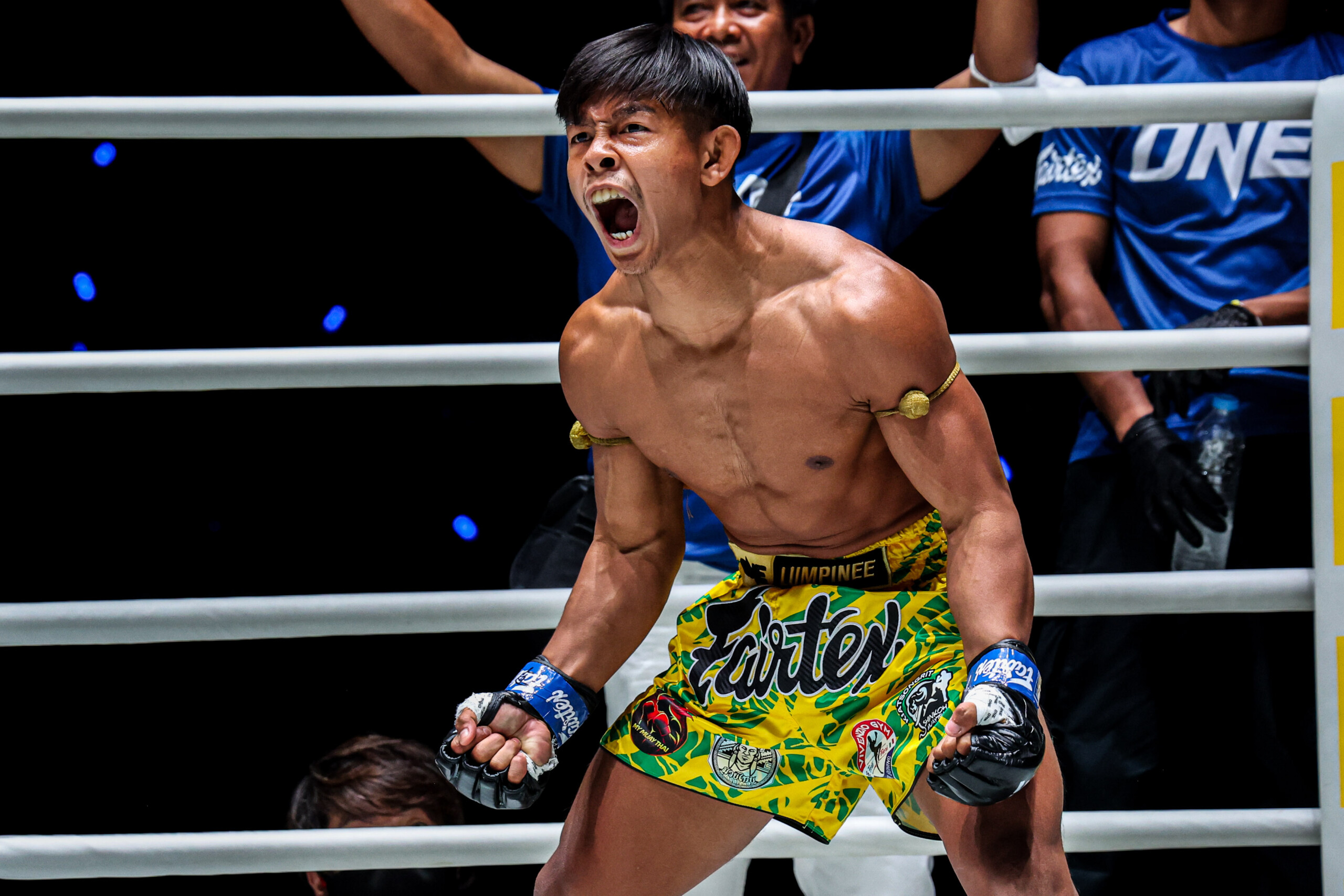 Muay Thai fighter Songchainoi Kiatsongrit screams in the ring.