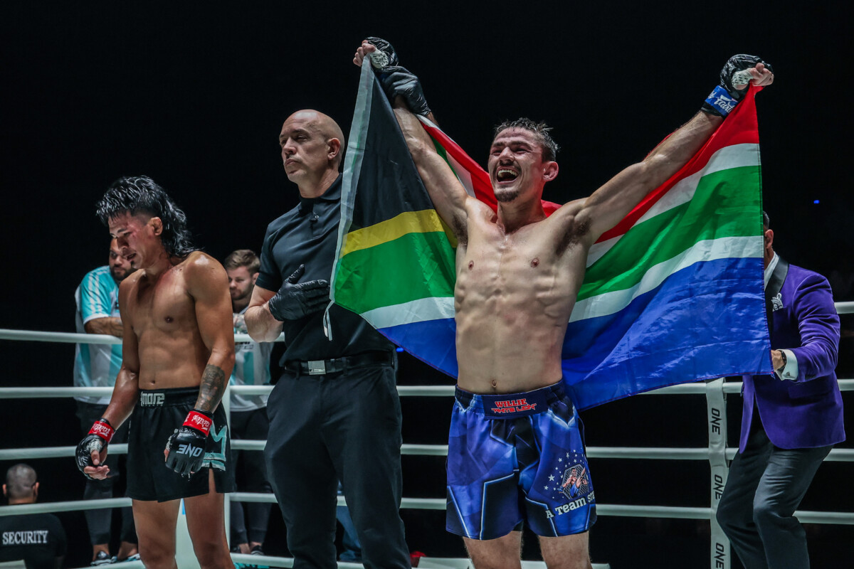 Willie van Rooyen slavi pobedu nad Jeremy Miado na ONE Fight Night 41.