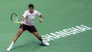 Jódar pasa a cuartos de Shanghái con otra remontada y está a tres victorias del récord de Becker