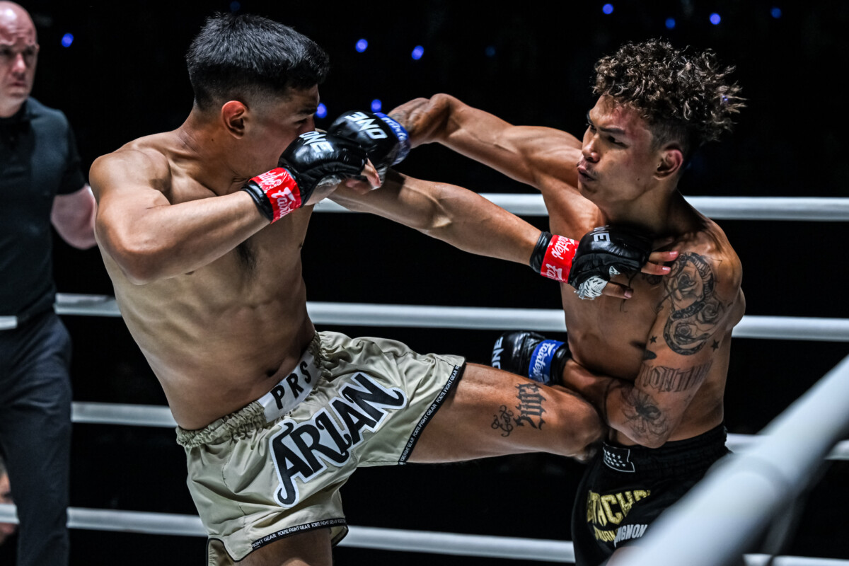 Arian Esparza in action alongside Nontachai Jitmuangnon at ONE Fight Night 29.