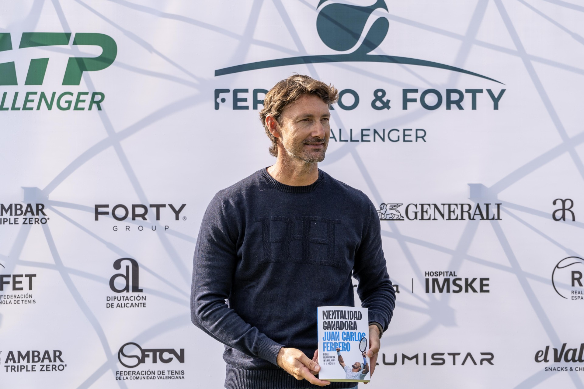 Ferrero, con su libro.