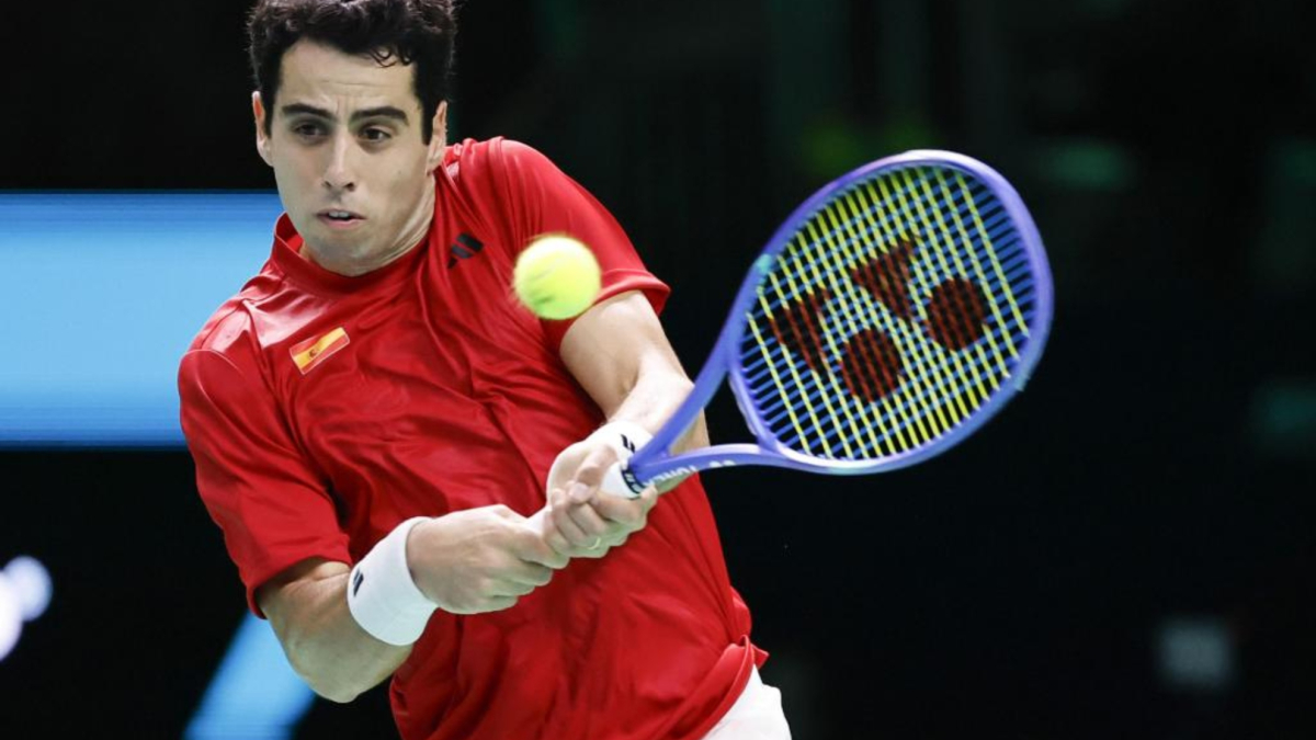 La espalda obliga a Munar a retirarse de Bruselas con la Copa Davis en el horizonte