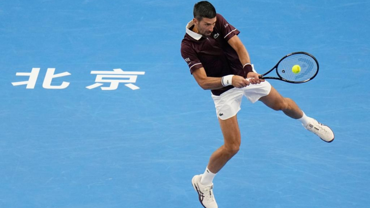 Djokovic tira de remontada para conservar su imbatibilidad en Pekín